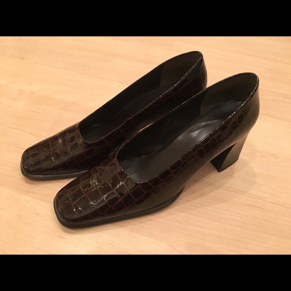 Nine West embossed pattern leather heels